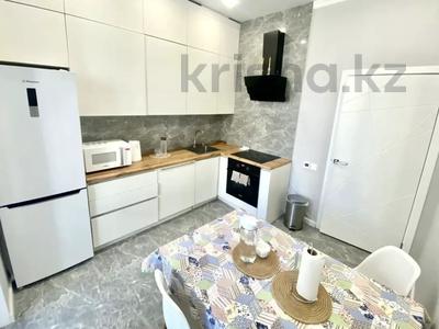 1-комнатная квартира, 40 м², 2/12 этаж помесячно, Тауелсиздик 25 — Шарля Де Голля за 170 000 〒 в Астане, Алматы р-н