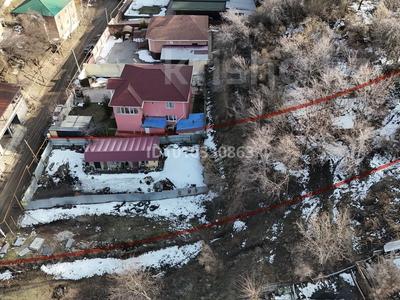 Отдельный дом · 2 комнаты · 60 м² · 22 сот., Строительный техникум 18 — Пересечение улицы Мустафы Шокая за 150 млн 〒 в Алматы, Медеуский р-н