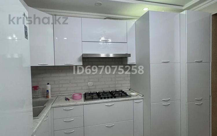 3-комнатная квартира · 98 м² · 4 этаж, 32Б мкр 5 за 250 000 ₸ в Актау — фото 2