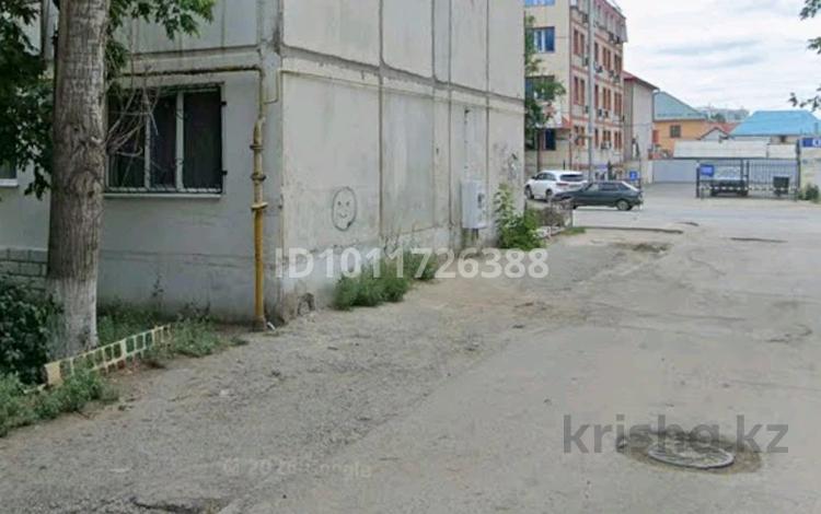 Свободное назначение, офисы, магазины и бутики, склады, общепит, салоны красоты, медцентры и аптеки, развлечения · 54 м² за 17 млн ₸ в Актобе, мкр 8 — фото 2
