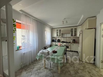 Отдельный дом · 5 комнат · 200 м² · 5 сот., мкр Шанхай, Минина 64 за 34 млн ₸ в Актобе