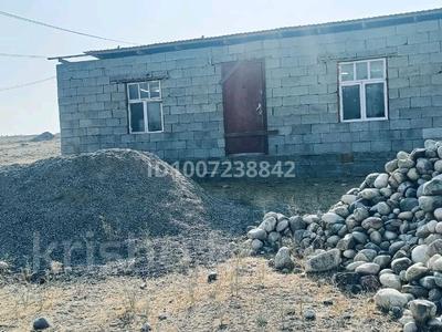 Жер телімі · 9 сотық, Бектөбе ш/а. — Жаңақұрылыс, 24 сағат дүкеннің артында, бағасы: 10 млн ₸ в Таразе, мкр Бектобе