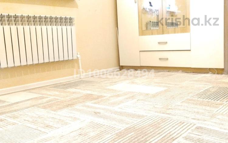 Отдельный дом · 2 комнаты · 75 м² · 8 сот., мкр Байтак-3, 6 24 за 18 млн 〒 в Атырау, мкр	Байтак-3 — фото 2