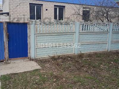 Отдельный дом · 4 комнаты · 100 м², мкр 12 за 170 000 〒 в Актобе