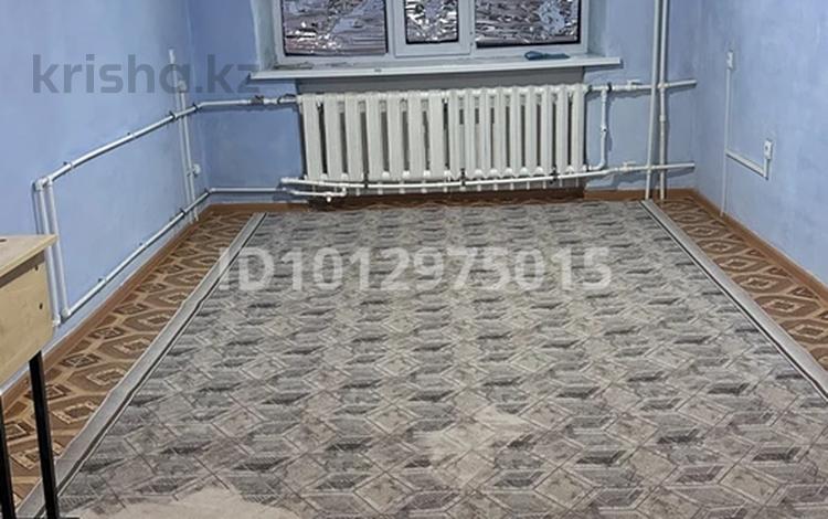 1 бөлме · 18 м² · 4/5 қабат, мкр Жилгородок, Жилгородок ш/а. 82 — Маресьева 82 үйде бір бөлмелі үй жалға беріледі (общяга), бағасы: 40 000 ₸ в Актобе — фото 2