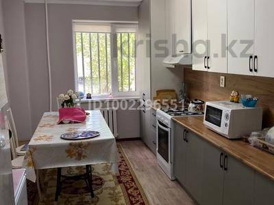 Пәтерлер в Актюбинской обл.: 2-бөлмелі пәтер · 70.1 м² · 1/9 қабат, мкр 12 58в, бағасы: 24 млн 〒 2-бөлмелі пәтер · 70.1 м² · 1/9 қабат, мкр 12 58в, бағасы: 24 млн 〒 в Актобе