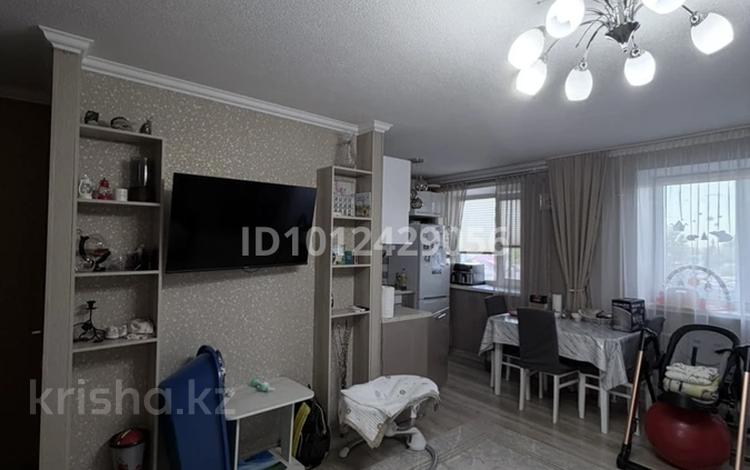 2-бөлмелі пәтер · 48 м² · 4/5 қабат, Пришахтинск, 21й микрорайон — Рядом находится цон,школа #30, супермаркет, бағасы: 12.5 млн ₸ в Караганде, Алихана Бокейханова р-н — фото 3