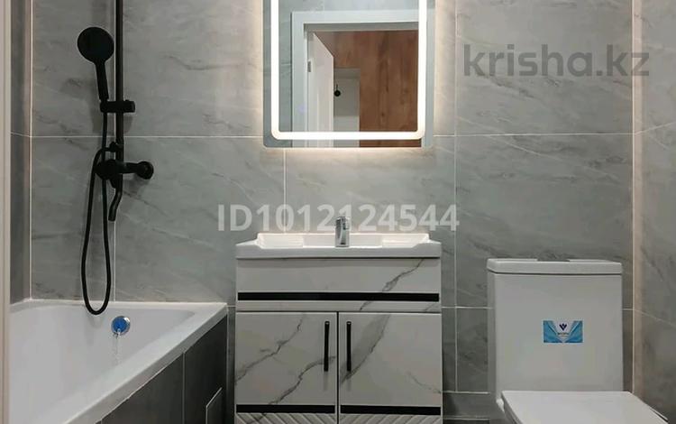 1-комнатная квартира · 35 м² · 10/12 этаж, мкр Акбулак, Дарабоз 1-83 за 200 000 ₸ в Алматы, Алатауский р-н — фото 2