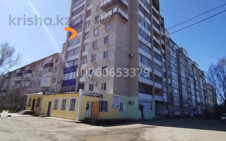 2-комнатная квартира · 54 м² · 7/10 этаж, мкр Строитель за 14.5 млн ₸ в Уральске — фото 13