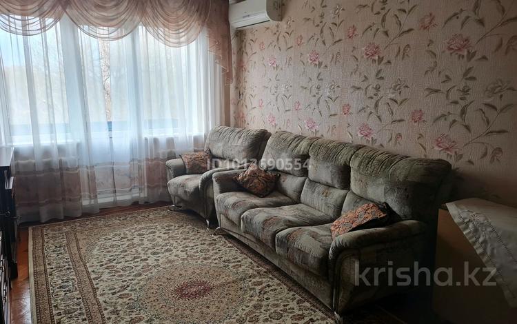 3-бөлмелі пәтер · 63 м² · 4/4 қабат, мкр №3 17/18 — Абая-Саина, бағасы: 300 000 ₸ в Алматы, Ауэзовский р-н — фото 2
