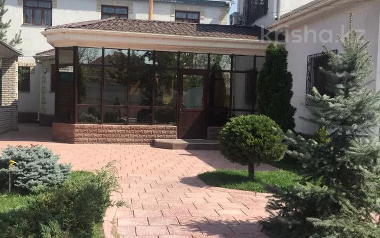 Отдельный дом · 13 комнат · 400 м² · 20 сот., Пушкина — Койгельды за 115 млн 〒 в Таразе — фото 10