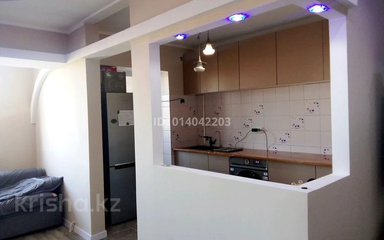 4-комнатная квартира · 90 м² · 4/5 этаж, 8 мкр 60 — Гостиница Шымкент за 270 000 ₸ — фото 4