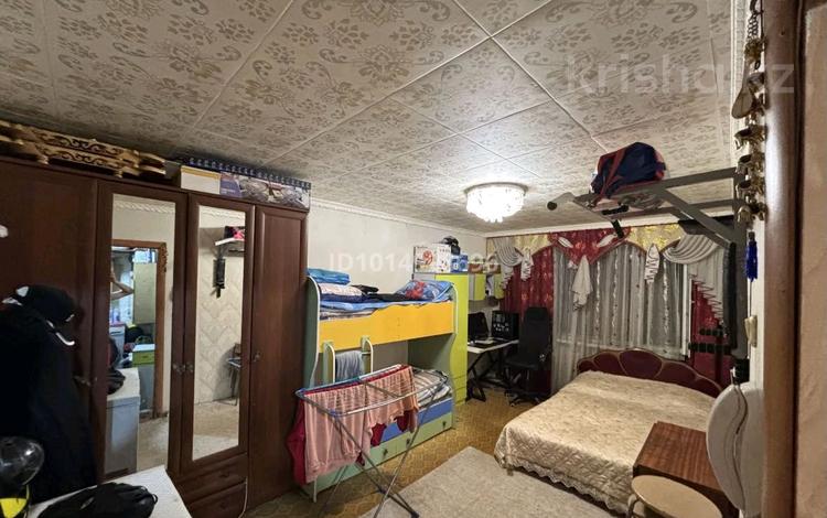 1-комнатная квартира · 36 м² · 1/5 этаж, Майкудук, Майкудук, 14й микрорайон за 6.5 млн ₸ в Караганде, Алихана Бокейханова р-н — фото 2