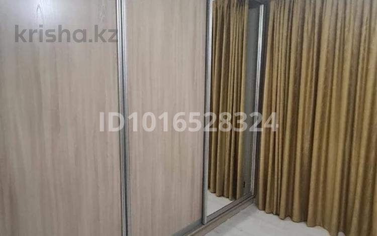 2-комнатная квартира · 45 м² · 5/10 этаж, мкр Аксай-5 за 280 000 ₸ в Алматы, Ауэзовский р-н — фото 2