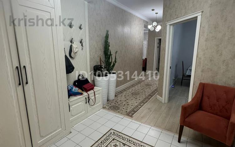 3-бөлмелі пәтер · 146 м² · 2/5 қабат, мкр. Алтын орда, Тауелсиздик 5 — Тауелсиздик 5, бағасы: 62 млн ₸ в Актобе — фото 2
