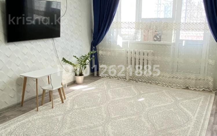 3-комнатная квартира · 63 м² · 5/5 этаж, абая 86 за 19 млн ₸ в Уральске, мкр Школьник — фото 2
