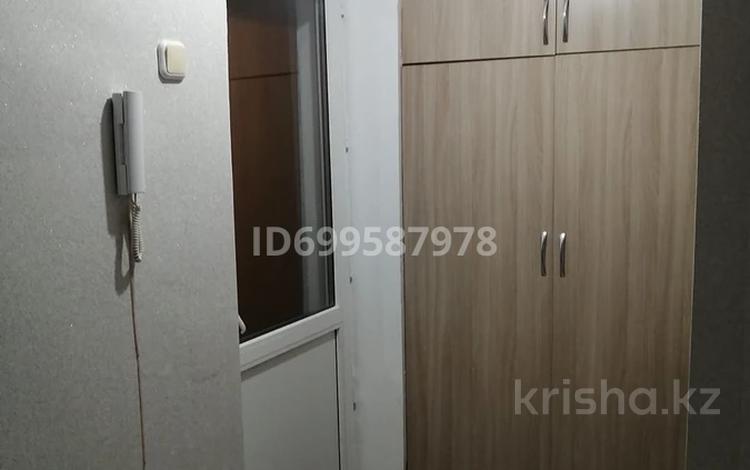 2-комнатная квартира · 47 м² · 8/9 этаж, мкр Юго-Восток, Мкр Юго-Восток, проспект Строителей 25 за 180 000 ₸ в Караганде, Казыбек би р-н — фото 2