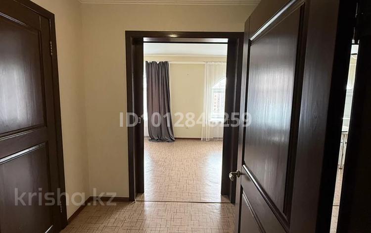 1-бөлмелі пәтер · 45 м² · 8/8 қабат, мкр. Алтын орда, Алии Молдагуловой 46, бағасы: 14.5 млн ₸ в Актобе — фото 2