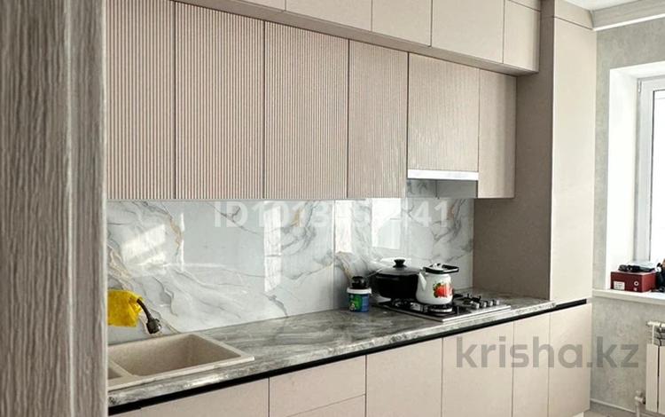 1-комнатная квартира · 58 м², мкр. Алтын орда 22 г за 150 000 ₸ в Актобе — фото 2