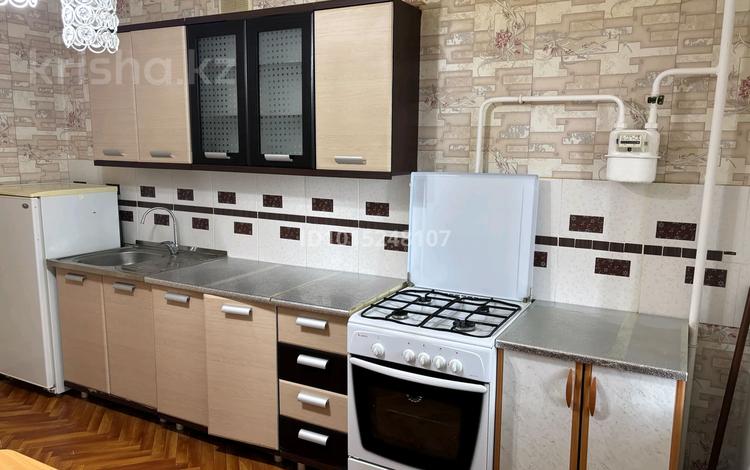 2-бөлмелі пәтер · 80 м² · 3/9 қабат, Қонаев ш/а. 60, бағасы: 150 000 ₸ в Уральске, мкр Кунаева — фото 2