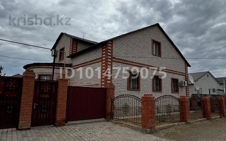 Отдельный дом · 5 комнат · 200 м² · 9.8 сот., мкр Центральный, Мәтеш Дүйсенғалиев 1А за 700 000 ₸ в Атырау — фото 2