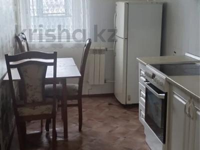 4-комнатная квартира, 80 м², 7/9 этаж помесячно, Пр Мира 5 за 180 000 〒 в Актобе