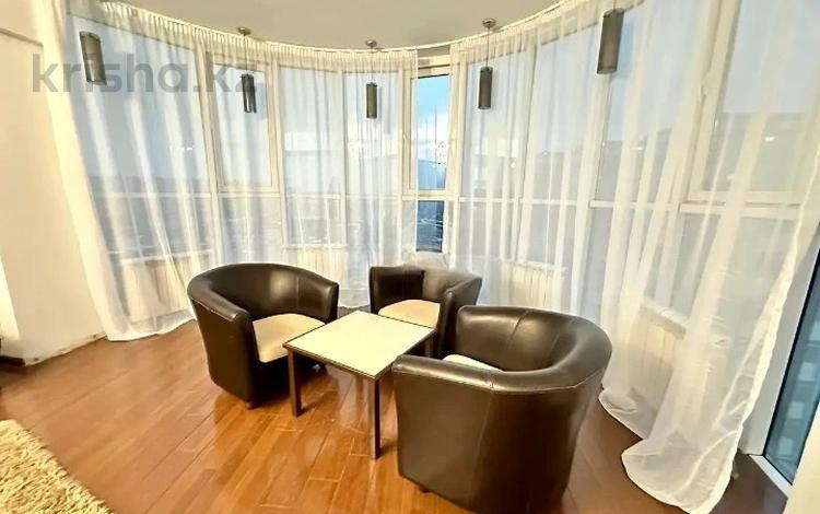 3-бөлмелі пәтер · 130 м² · 12/13 қабат, Толе би 273а, бағасы: 68 млн ₸ в Алматы, Алмалинский р-н — фото 2