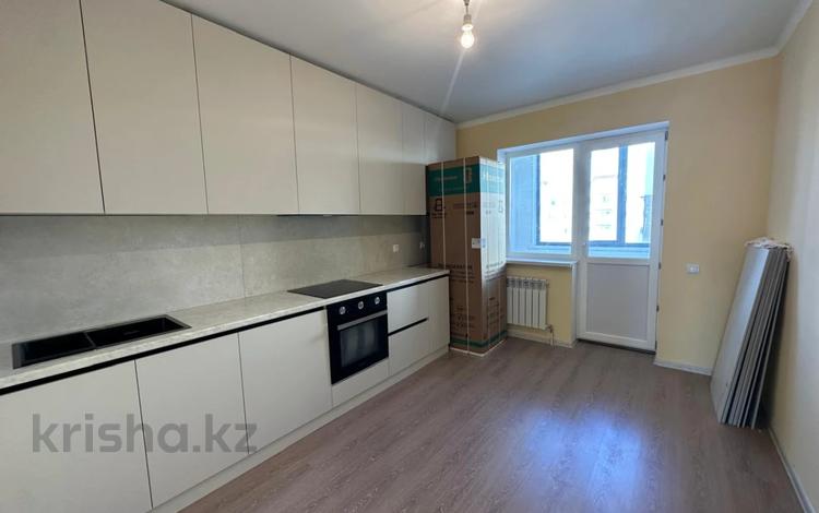 3-комнатная квартира · 85.6 м² · 8/9 этаж, ул. Абикен Бектуров 17 за 49 млн ₸ в Астане, Есильский р-н — фото 2