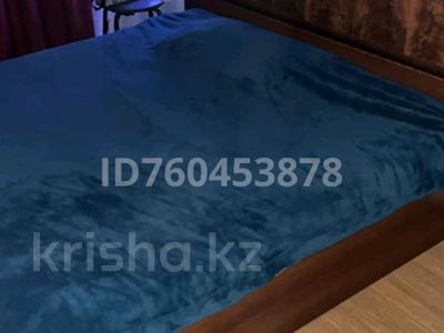 2-бөлмелі пәтер · 42 м² · 2/5 қабат, Жаңа қала ш/а., Нуркена абдирова 24, бағасы: 11 000 ₸ в Караганде, Казыбек би р-н