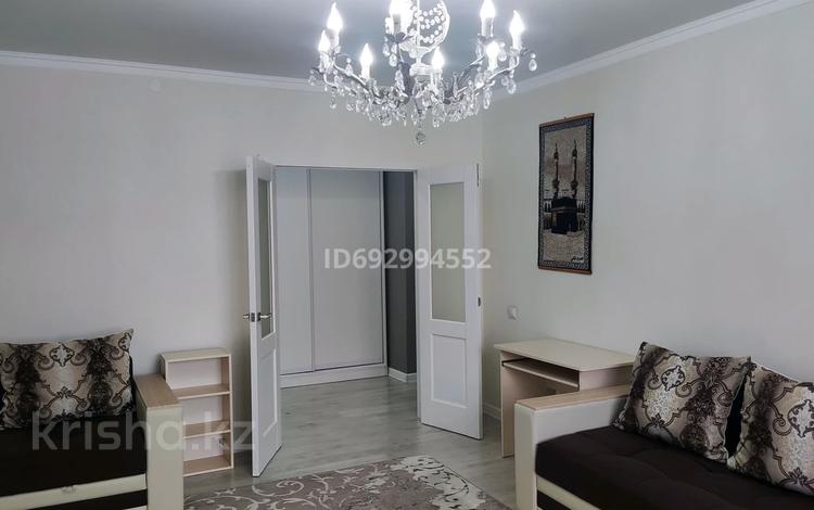 2-комнатная квартира, 78 м², 5/12 этаж помесячно, Кошкарбаева 34