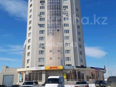 3-комнатная квартира, 100 м², 2/8 этаж, Проспект Республики 40 за 47.8 млн 〒 в Караганде, Казыбек би р-н