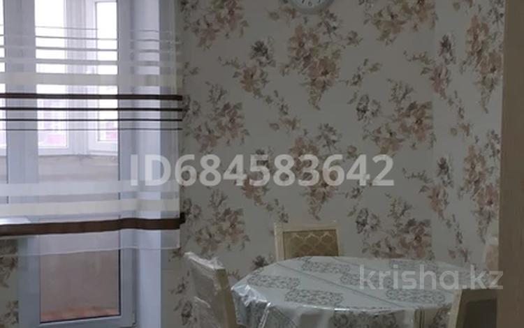 1-бөлмелі пәтер · 50 м² · 2/5 қабат, мкр. Алтын орда, Батыс 2 мкр 22 — Проспект Тауельсыздык, бағасы: 20 000 ₸ в Актобе — фото 2