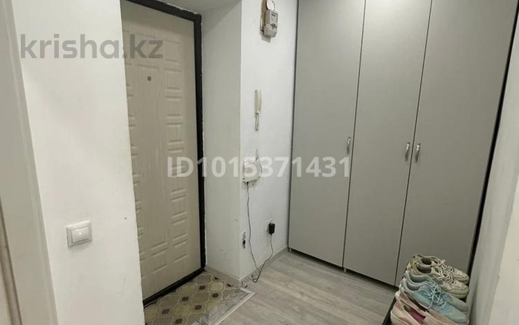 1-комнатная квартира · 30 м² · 4/5 этаж, мкр 8, Мкр 8 бр жубановых 286 — Бр жуб286,рядом остановка садик школа за 120 000 ₸ в Актобе — фото 2