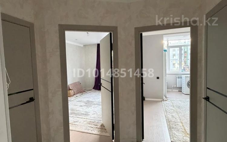 1-бөлмелі пәтер · 40 м² · 2/5 қабат, Алтын орда ш/а., Микрорайон Батыс-2 49Р, бағасы: 17.5 млн ₸ в Актобе, мкр. Алтын орда — фото 2