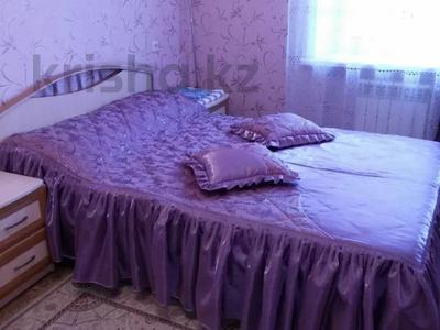 2-комнатная квартира, 48 м² посуточно, Абдирова 25 за 8 000 〒 в Караганде, Казыбек би р-н