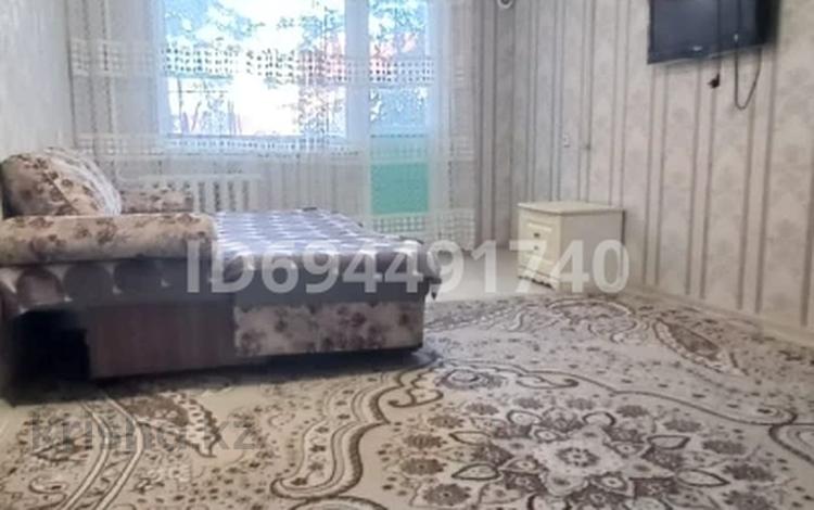 2-бөлмелі пәтер · 45.7 м² · 3/5 қабат, Уральск ул.Кердери 127, бағасы: 130 000 ₸ в мкр Школьник — фото 2