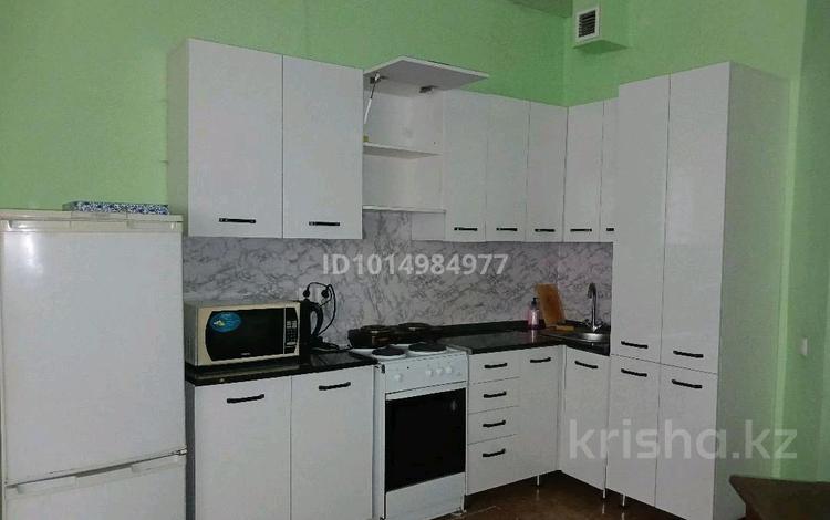 1-комнатная квартира · 42 м² · 1/3 этаж, Шарипова 2 за 140 000 ₸ в Усть-Каменогорске — фото 2