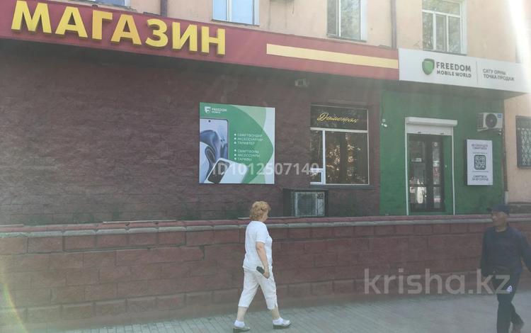 Магазины и бутики · 690.6 м² за 450 млн ₸ в Караганде, Казыбек би р-н — фото 2