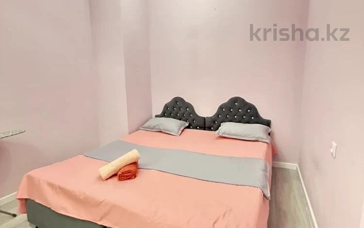 2-комнатная квартира · 60 м² · 2/12 этаж, 16-й мкр 49 — Трк Актау 35 школа за 12 000 ₸ — фото 2