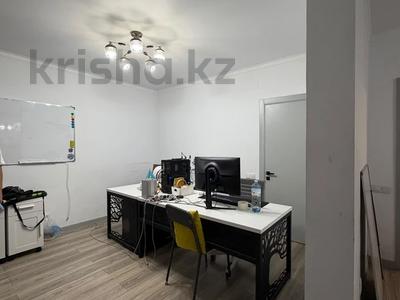3-комнатная квартира · 78.2 м² · 1/13 этаж, Просп. Назарбаева 28 — Назарбаева угол улицы Раймбека за 78 млн ₸ в Алматы, Жетысуский р-н