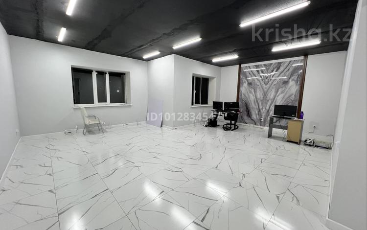 Свободное назначение · 105 м² за 275 000 ₸ в Актобе, мкр. Алтын орда — фото 2