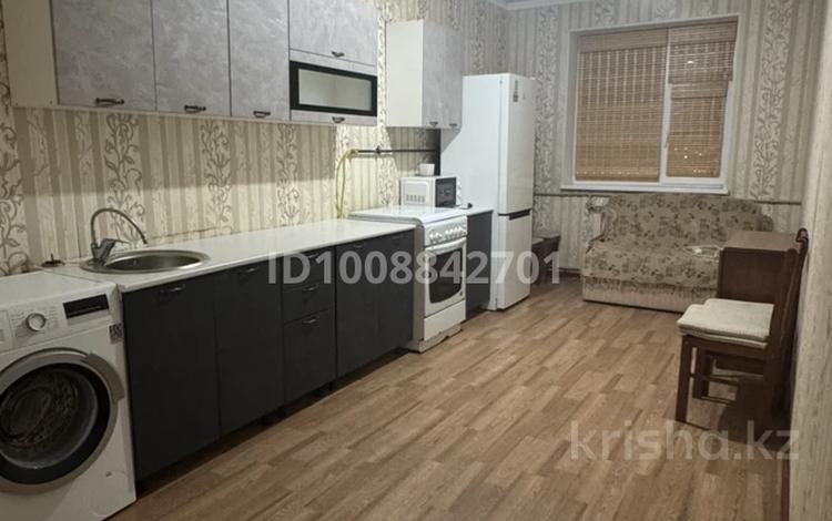 1-комнатная квартира · 50 м² · 5/5 этаж, 31Б мкр 30 за 100 000 ₸ в Актау — фото 2