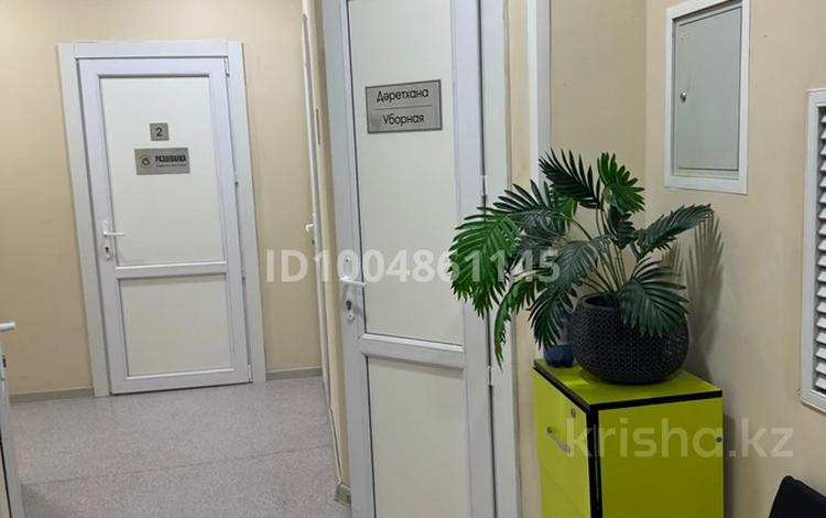 Офисы, салоны красоты, фитнес и спорт, кабинеты и рабочие места, студии · 30 м² за 100 000 〒 в Семее — фото 2