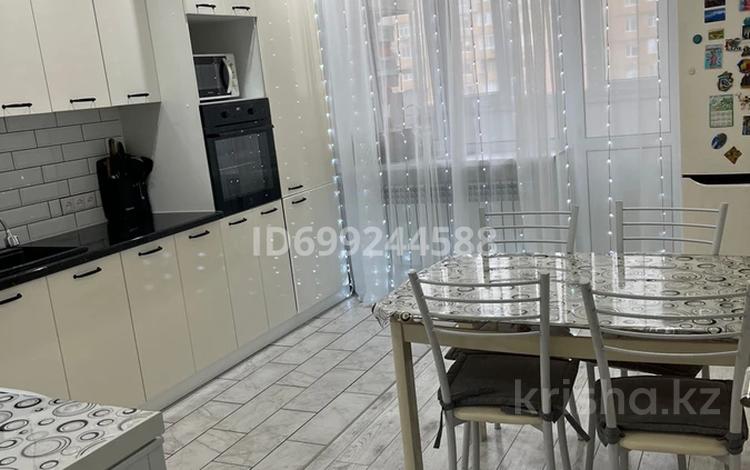 3-комнатная квартира · 81 м² · 5/5 этаж, 10 микр 22 за 31.7 млн 〒 в Аксае — фото 21