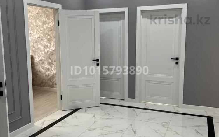 4-комнатная квартира · 104 м² · 7/11 этаж, 5А мкр, Мкрн. 5А 4 за 22 000 ₸ в Актау — фото 2