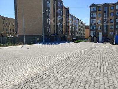 1-комнатная квартира · 60 м² · 4/5 этаж, мкр Нурсая, Ел Орда 9А за 220 000 〒 в Атырау