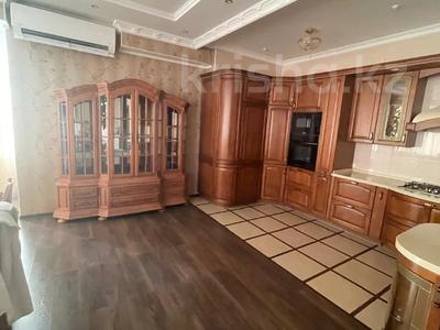 4-комнатная квартира, 216.5 м², 9/9 этаж, мкр 12 за 47 млн 〒 в Актобе, мкр 12