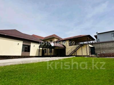 Дача · 8 комнат · 250 м², Макатаев 25б за 150 000 〒 в 