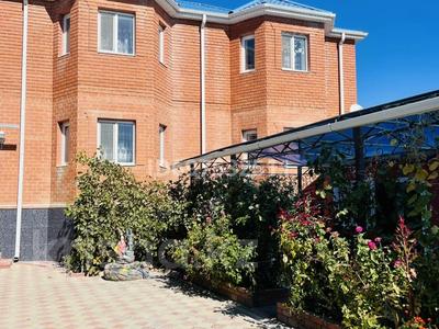 Отдельный дом · 5 комнат · 240 м² · 4.5 сот., мкр Центральный, Б. Майлин 46 — ул. Чехова за 75 млн 〒 в Атырау