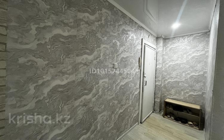 1-комнатная квартира · 33 м² · 3/5 этаж, 408 квартал 13 за 140 000 ₸ в Семее — фото 2